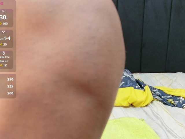 petitelittleebony's BongaCams show and profile