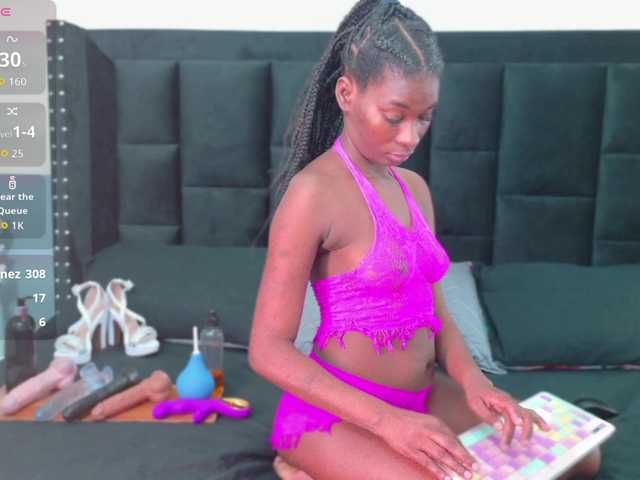 petitelittleebony's BongaCams show and profile