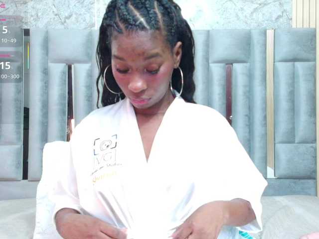 petitelittleebony's BongaCams show and profile