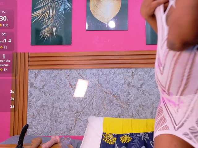 petitelittleebony's BongaCams show and profile