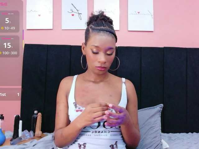 petitelittleebony's BongaCams show and profile