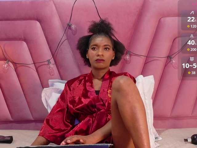 petitelittleebony's BongaCams show and profile