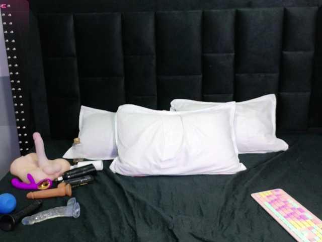 petitelittleebony's BongaCams show and profile