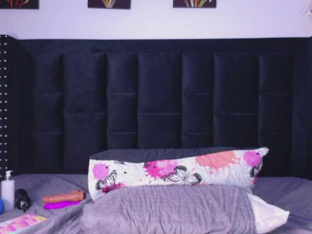 petitelittleebony's BongaCams show and profile