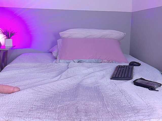 petitelittleebony's BongaCams show and profile