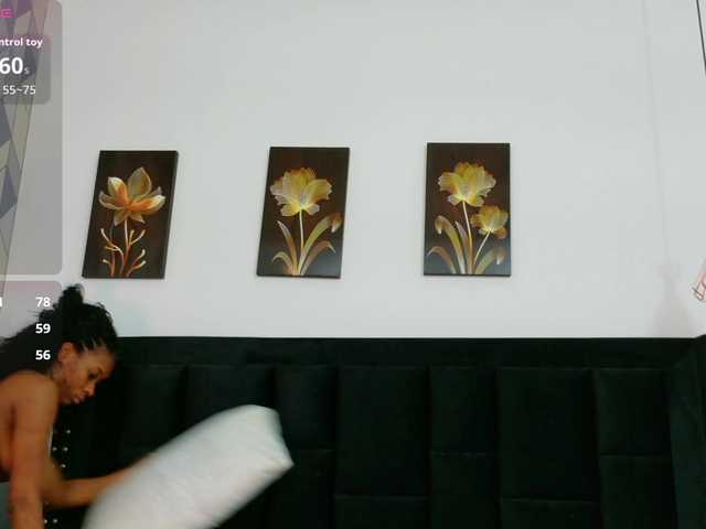 petitelittleebony's BongaCams show and profile