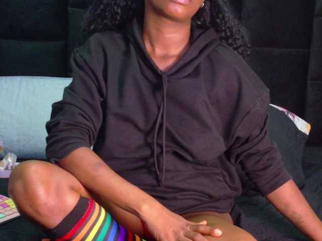 petitelittleebony's BongaCams show and profile