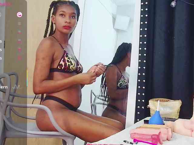 petitelittleebony
