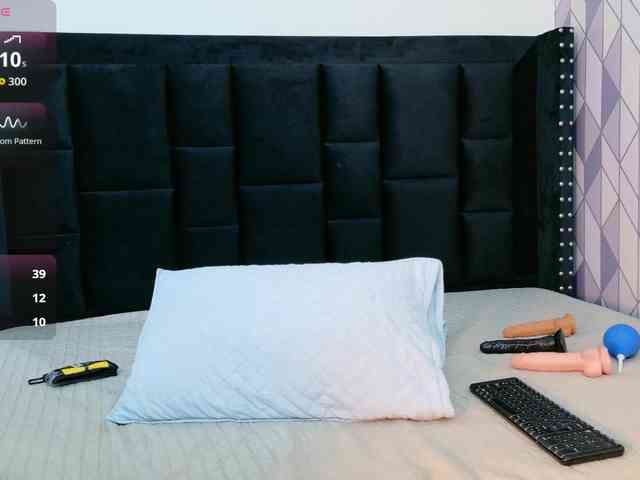 petitelittleebon... Live Webcam on BongaCams