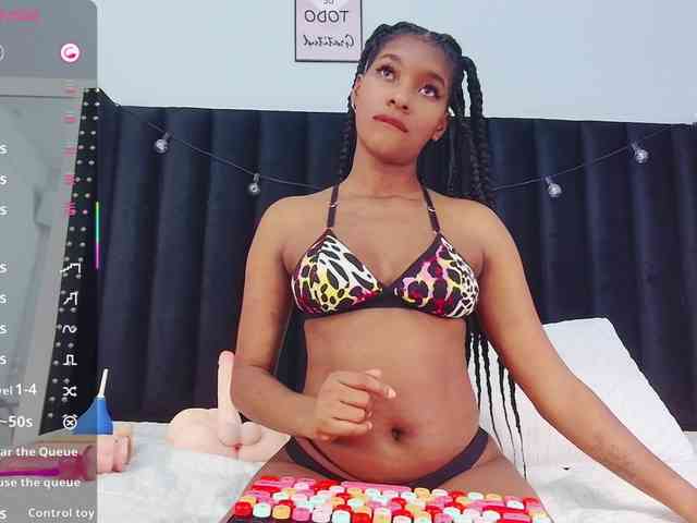 sexy striptease Petitelittleebony