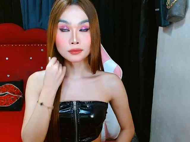 alwinafox Live Webcam on BongaCams