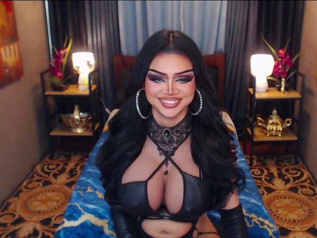 HugeCockSelena