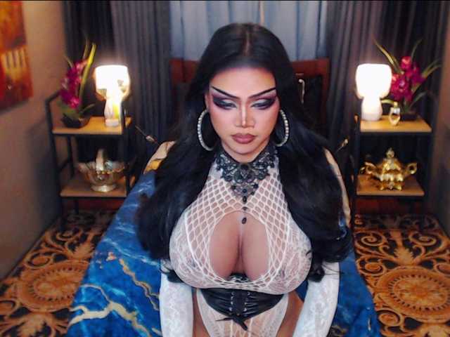 HugeCockSelena
