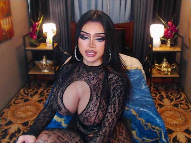 HugeCockSelena