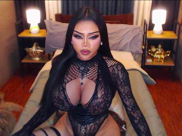 HugeCockSelena Live Webcam on {site_name}