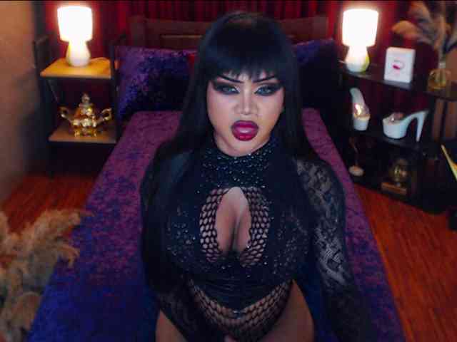 HugeCockSelena Live Webcam on BongaCams