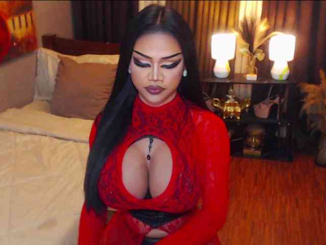 HugeCockSelena Live Webcam on BongaCams