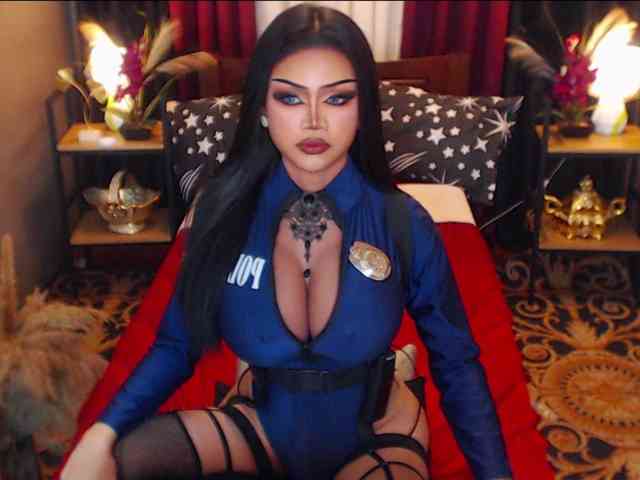 HugeCockSelena