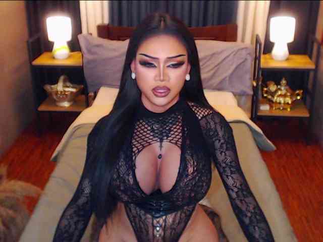 HugeCockSelena Live Webcam on {site_name}