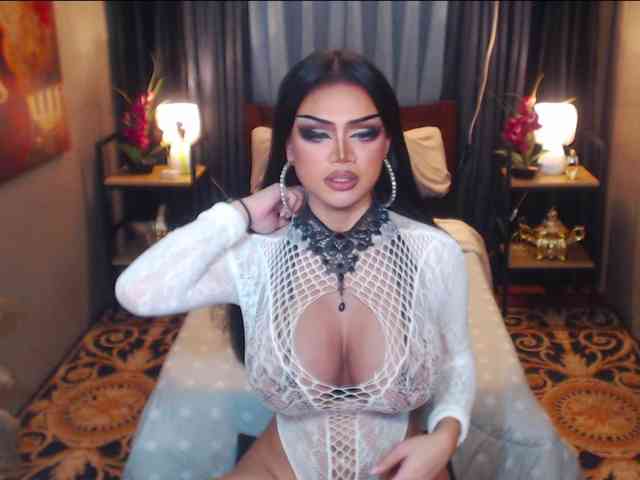 HugeCockSelena