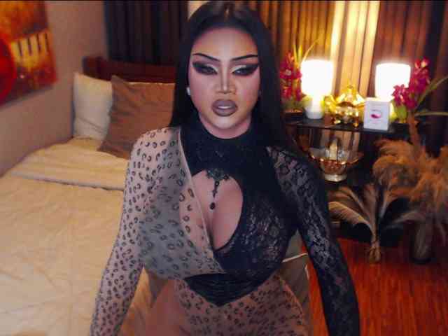 HugeCockSelena Live Webcam on BongaCams