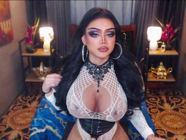 HugeCockSelena