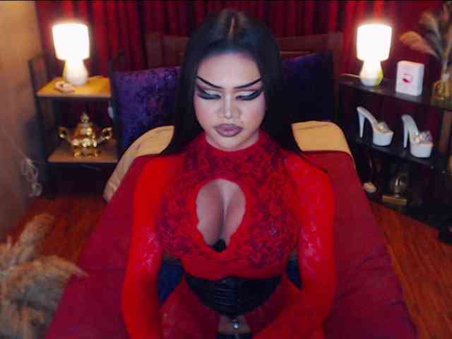 HugeCockSelena Live Webcam on BongaCams