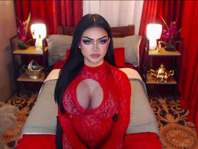 HugeCockSelena Live Webcam on BongaCams