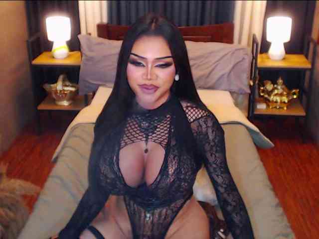 HugeCockSelena Live Webcam on BongaCams