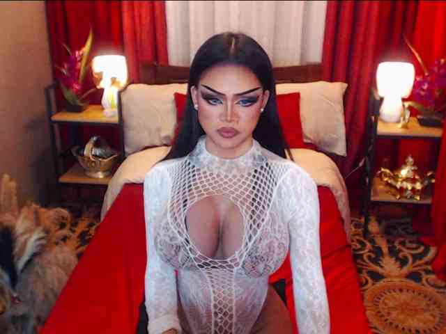 HugeCockSelena