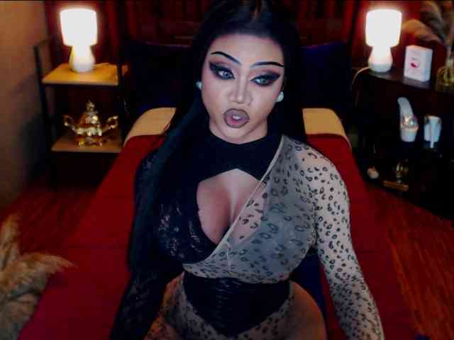 HugeCockSelena Live Webcam on BongaCams