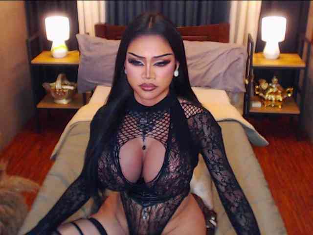 HugeCockSelena Live Webcam on {site_name}