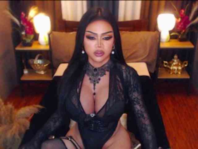 HugeCockSelena Live Webcam on BongaCams