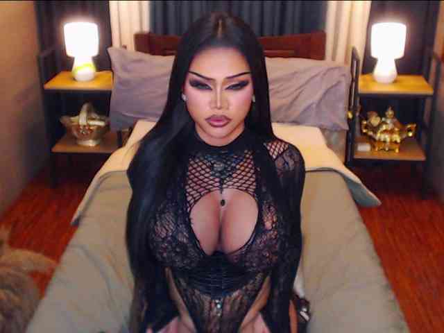 HugeCockSelena Live Webcam on {site_name}