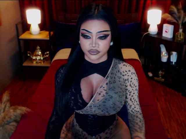 HugeCockSelena Live Webcam on BongaCams