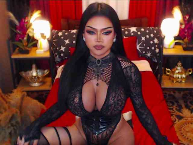 HugeCockSelena