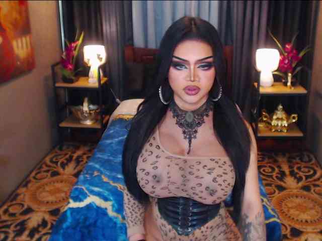 HugeCockSelena