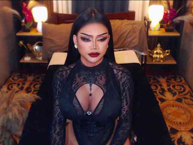 HugeCockSelena Live Webcam on BongaCams