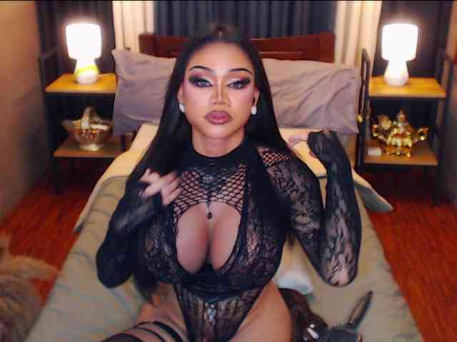 HugeCockSelena Live Webcam on {site_name}