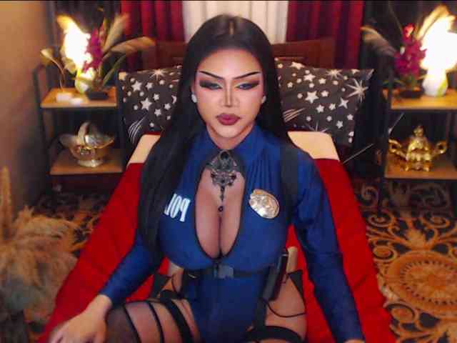 HugeCockSelena