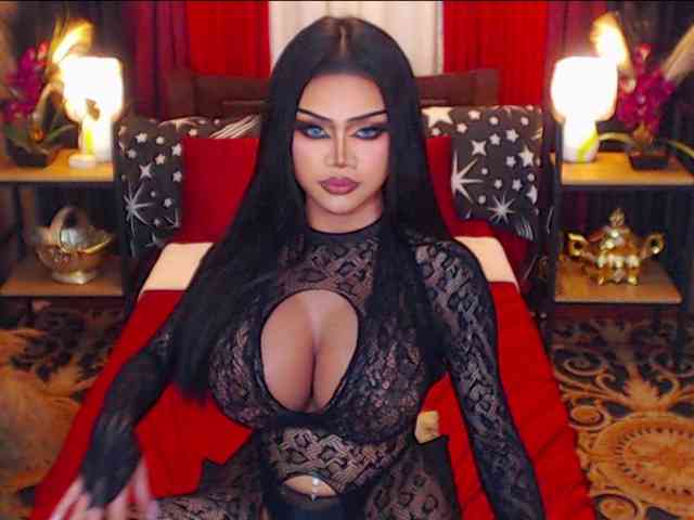 HugeCockSelena