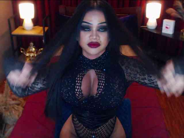 HugeCockSelena Live Webcam on BongaCams