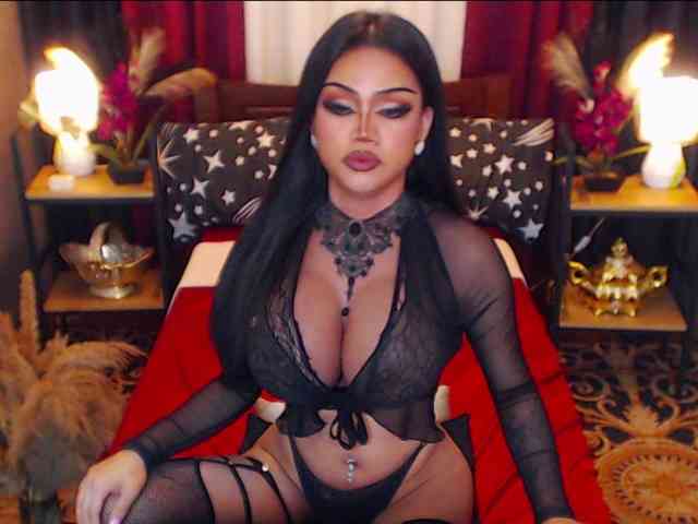 HugeCockSelena