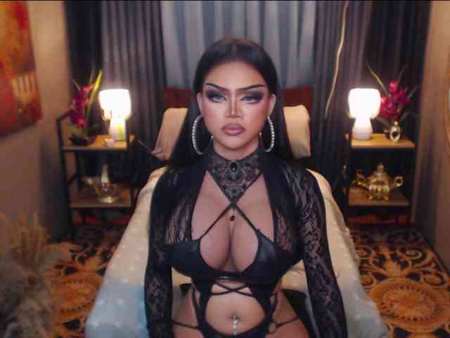 HugeCockSelena