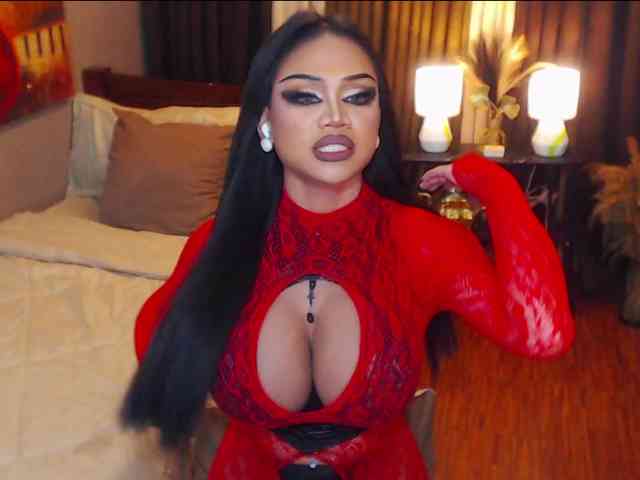 HugeCockSelena Live Webcam on BongaCams