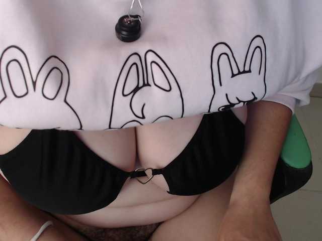 trixxxye's BongaCams show and profile