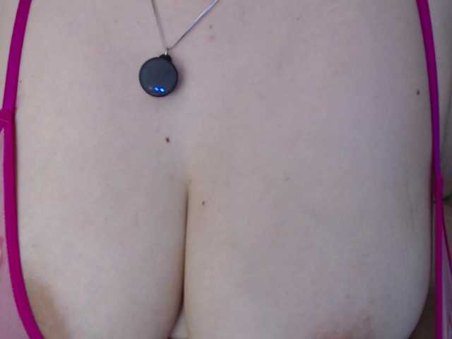 trixxxye's BongaCams show and profile