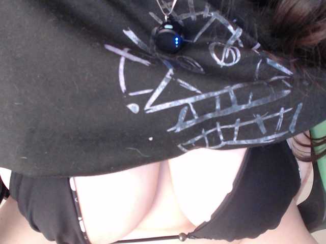 trixxxye's BongaCams show and profile