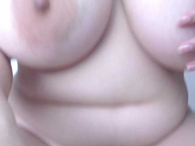 trixxxye's BongaCams show and profile