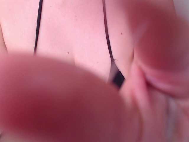 trixxxye's BongaCams show and profile